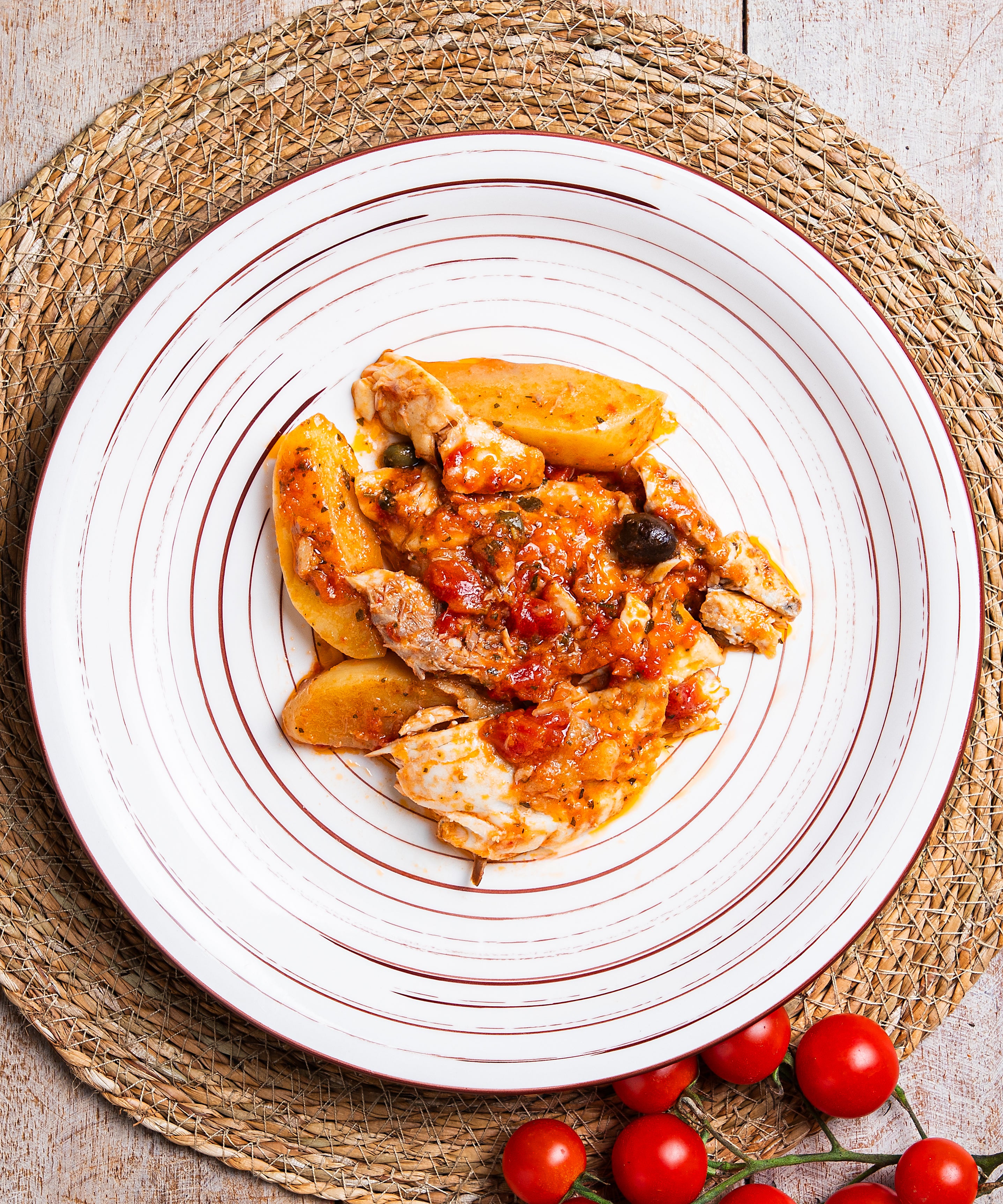Filetto di Pesce alla Ligure con Olive Taggiasche, Pomodoro e Patate
