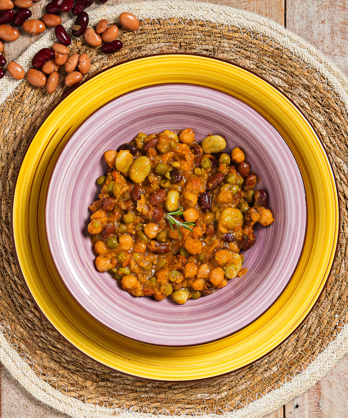 Zuppa di Legumi con Piselli Fagioli Borlotti Ceci Fave - pasto