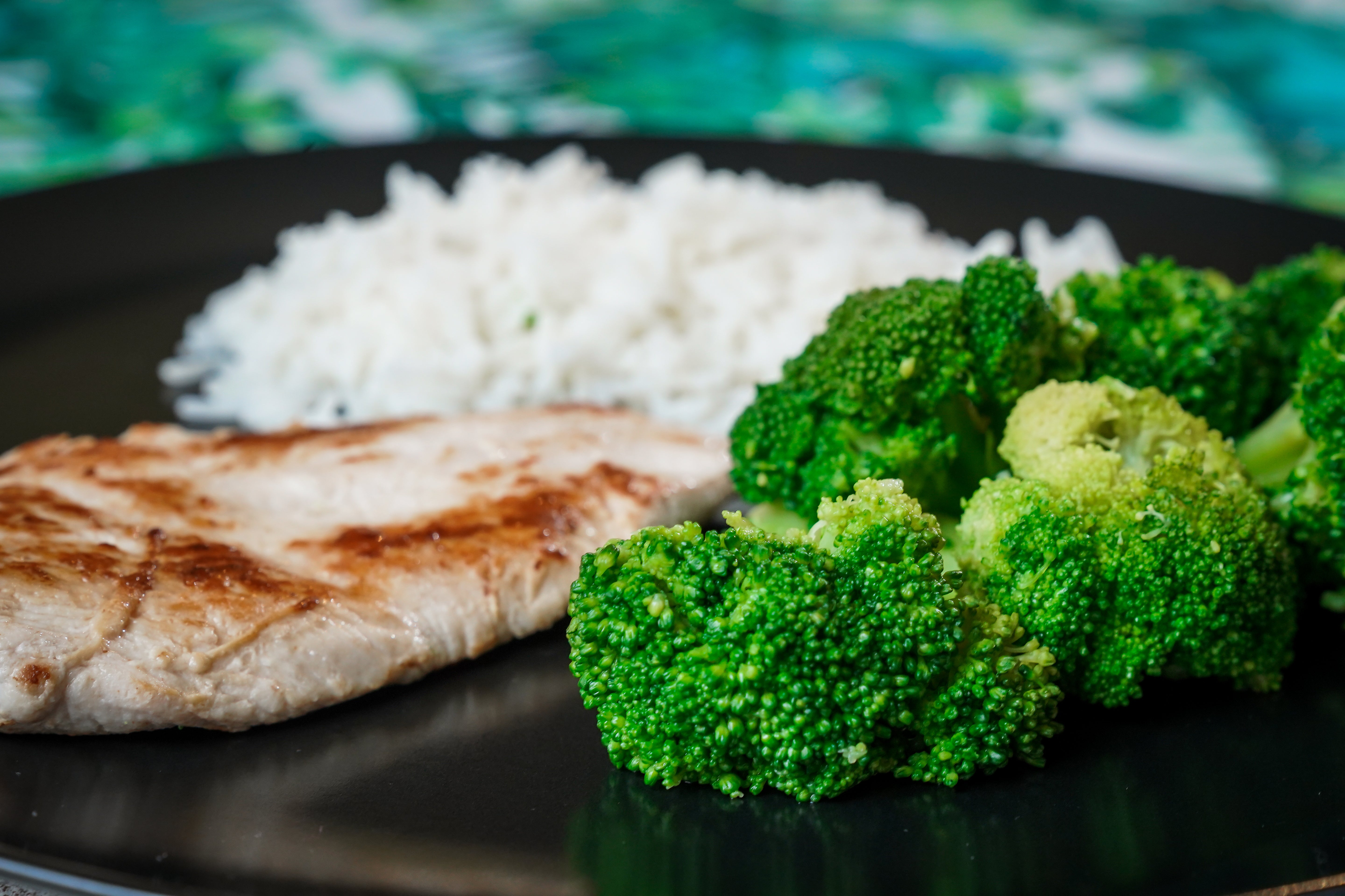 Riso basmati, petto di pollo e verdure miste