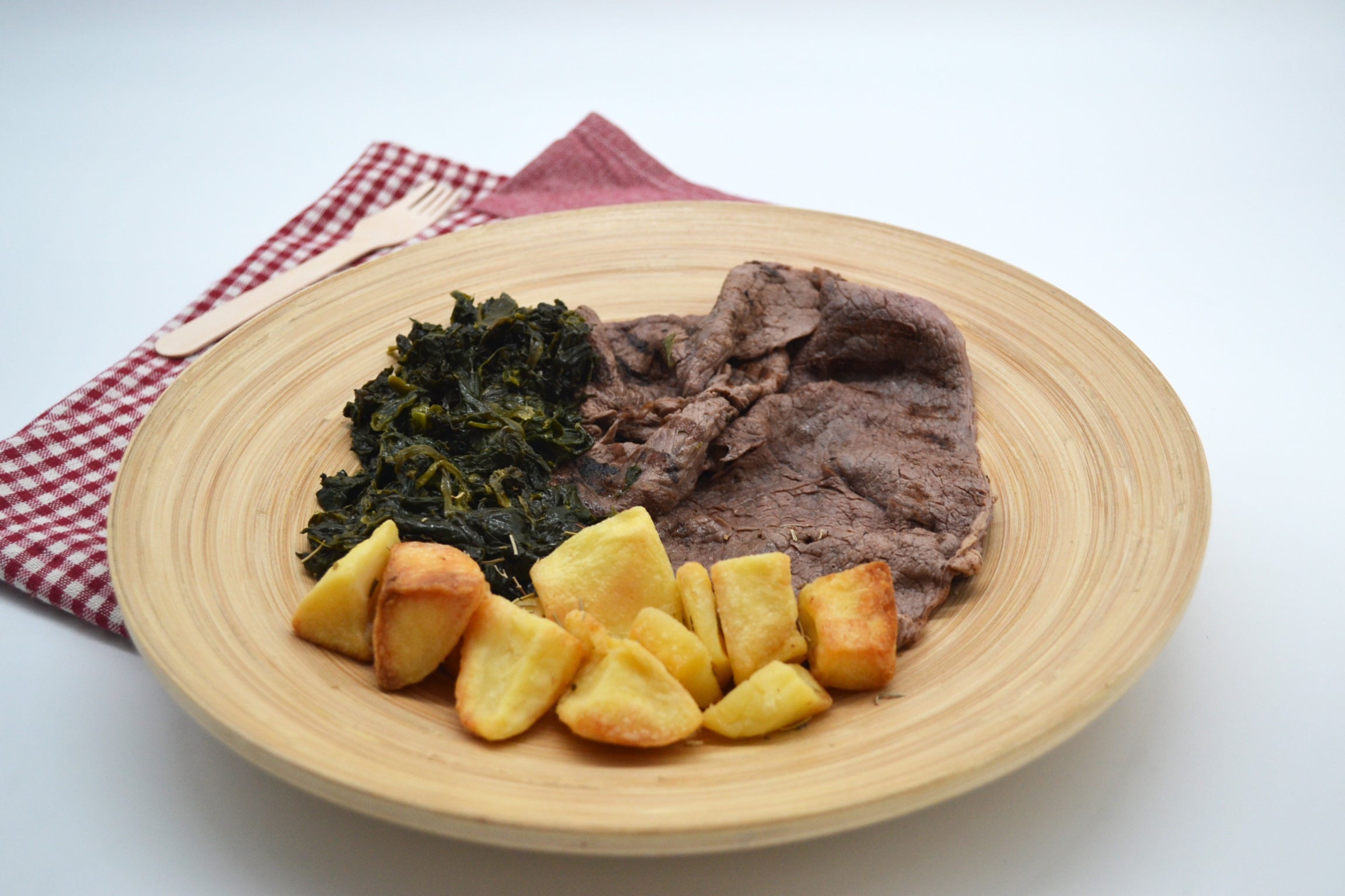 Tagliata di manzo con patate e spinaci-2