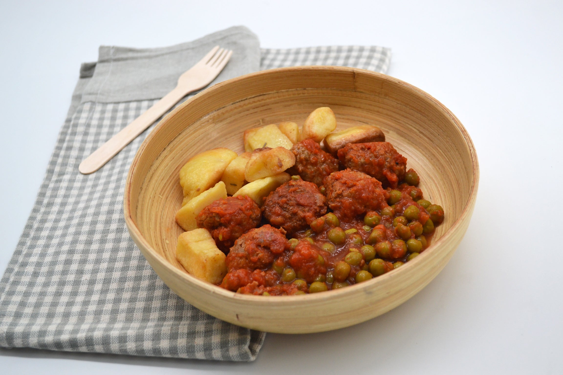 Polpette e piselli con patate al forno-2