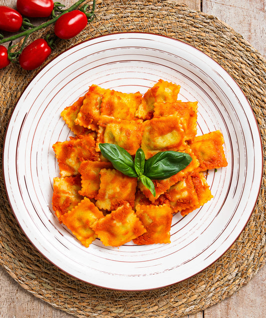 Ravioli di ricotta e spinaci con sugo al Pomodoro