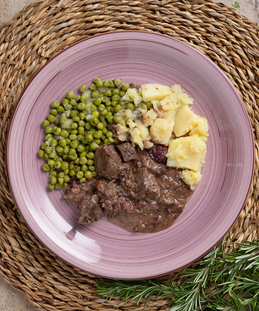 Spezzatino ai Frutti di Bosco con Patate e Piselli
