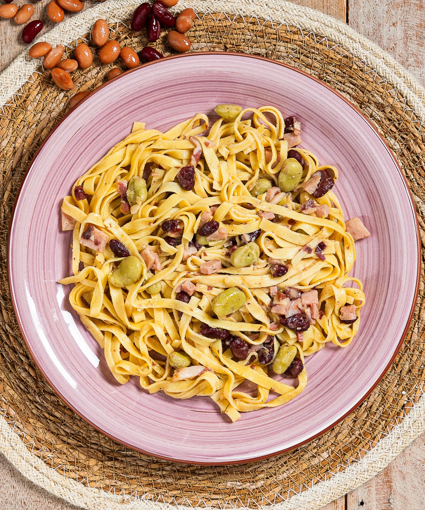 Tagliatelle con Legumi Prosciutto Cotto e Pancetta (Copy) - pasto