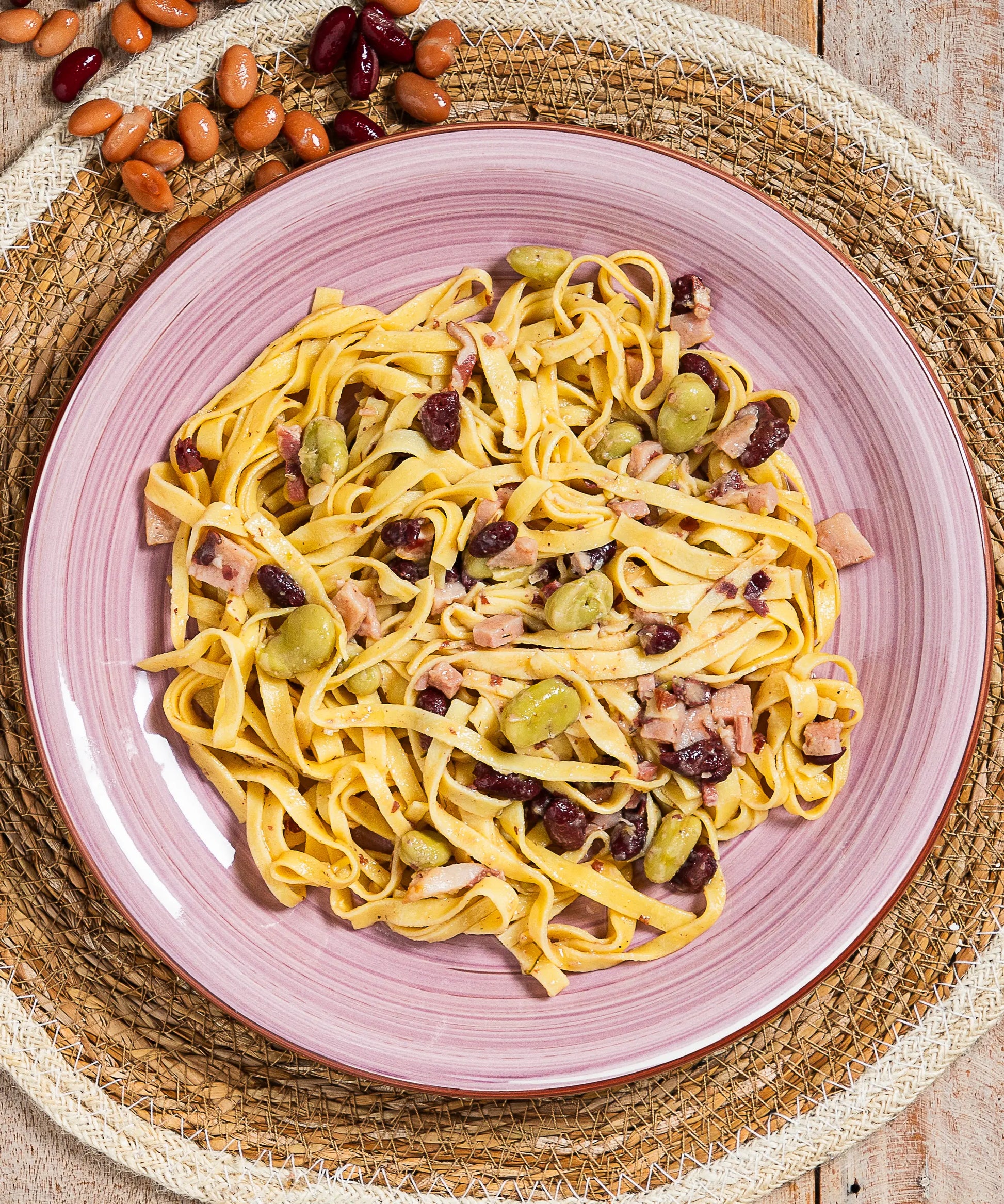 Tagliatelle con Legumi Prosciutto Cotto e Pancetta (Copy) - pasto