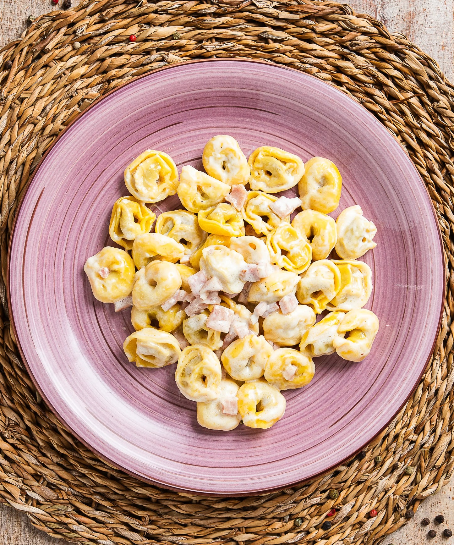 Tortellini con Panna e Prosciutto cotto