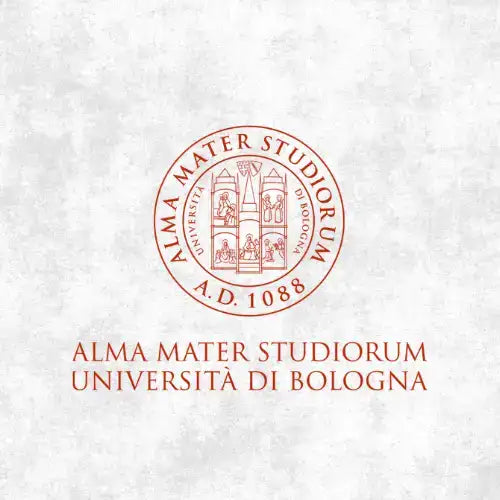 Il sigillo rosso di alma mater studiorum università di bologna, con un emblema intricato con motivi architettonici e accademici.