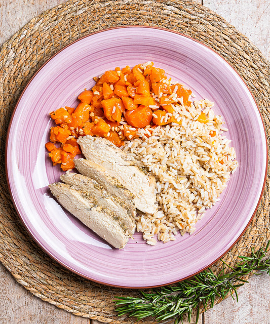 Tagliata di Pollo con riso integrale Carote e Vinaigrette - pasto